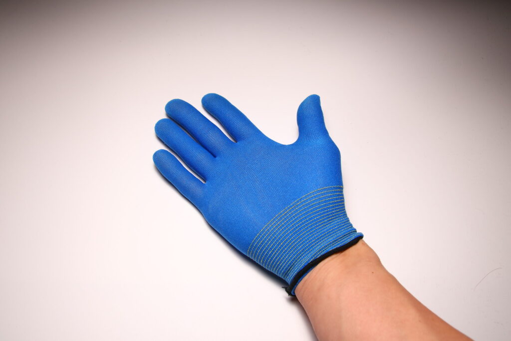 梱包の際の手袋の装着